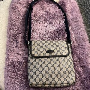 Authentic Gucci Sling/messenger/crossbody bag